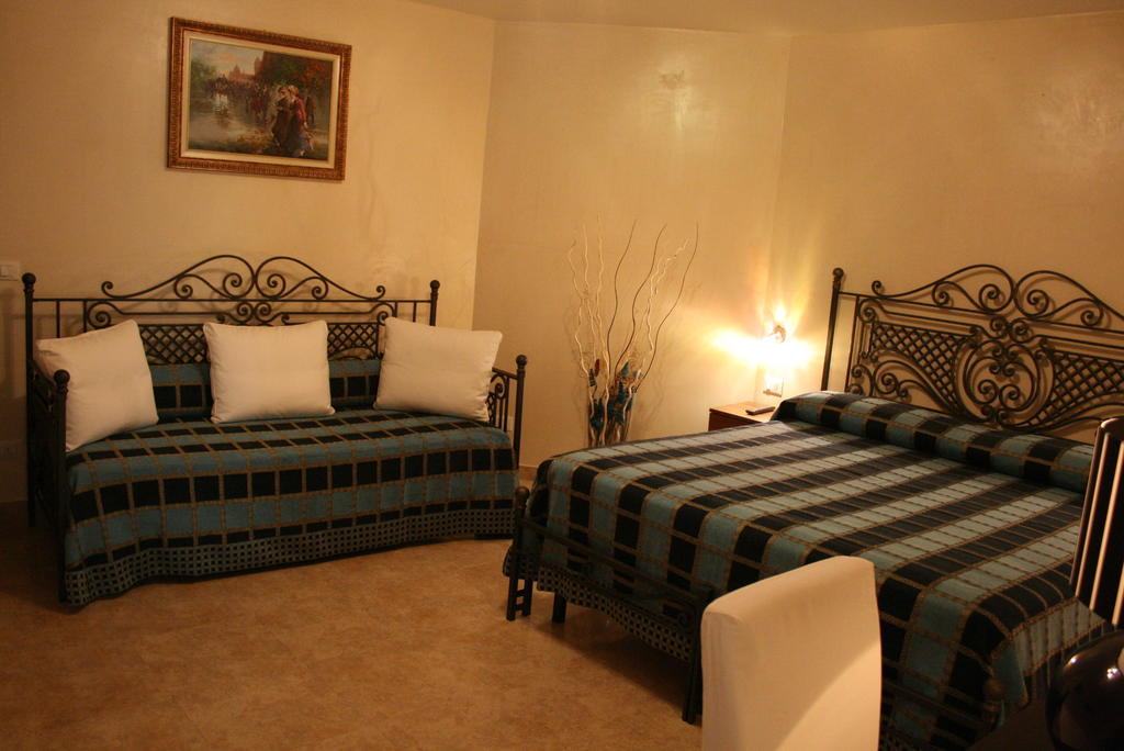 Dimora Storica "Casa Sicuro" Bed & Breakfast Martano Luaran gambar