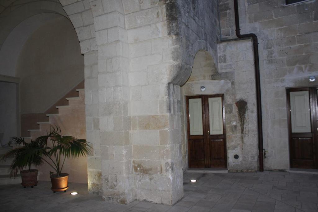 Dimora Storica "Casa Sicuro" Bed & Breakfast Martano Luaran gambar