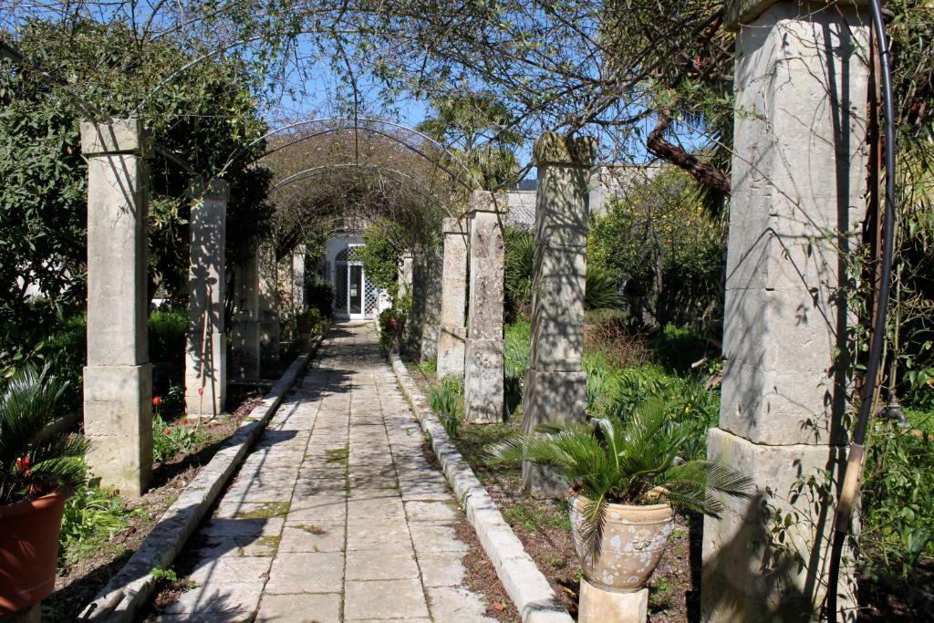 Dimora Storica "Casa Sicuro" Bed & Breakfast Martano Luaran gambar