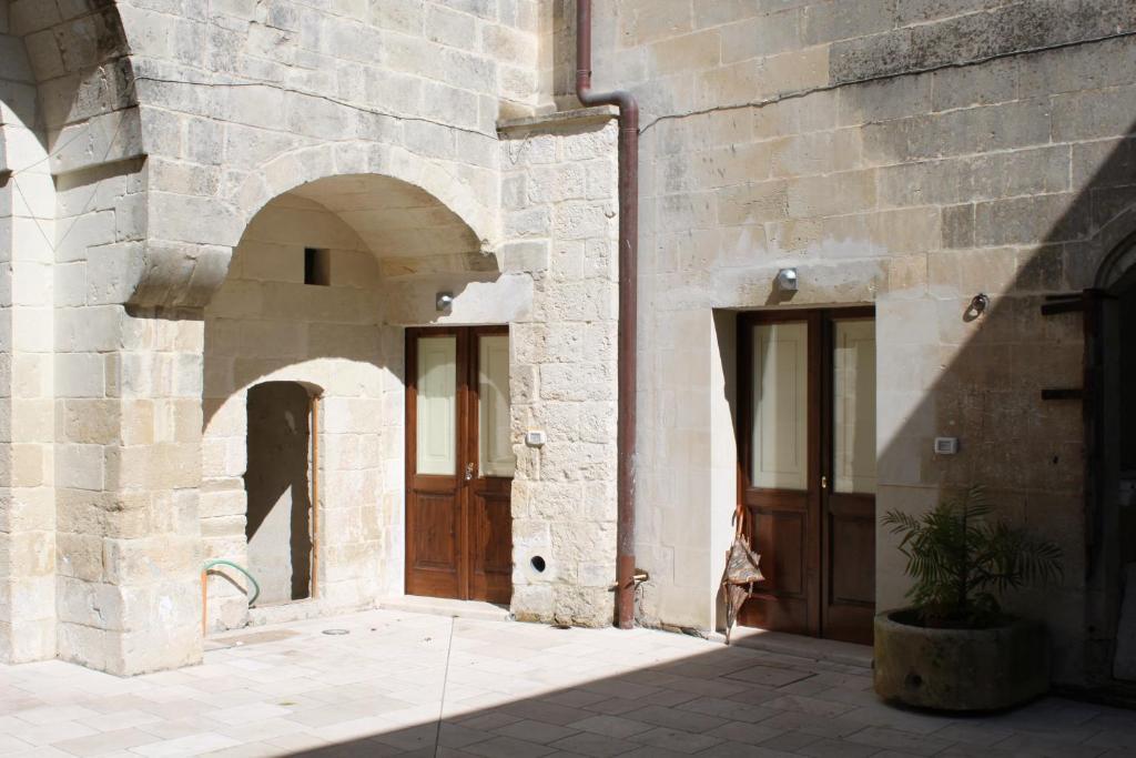 Dimora Storica "Casa Sicuro" Bed & Breakfast Martano Luaran gambar