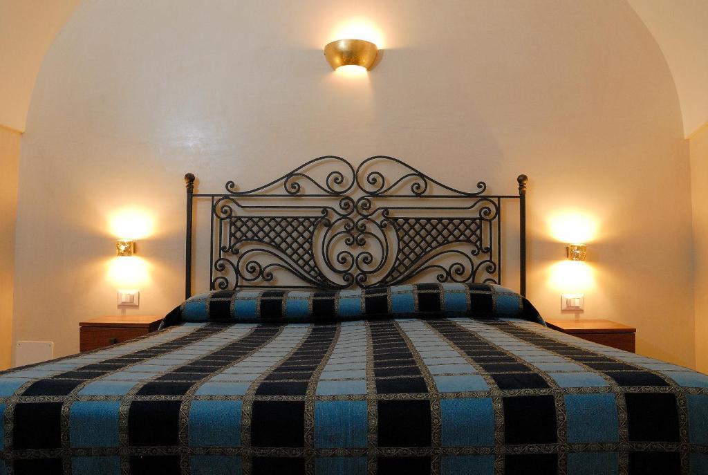 Dimora Storica "Casa Sicuro" Bed & Breakfast Martano Luaran gambar