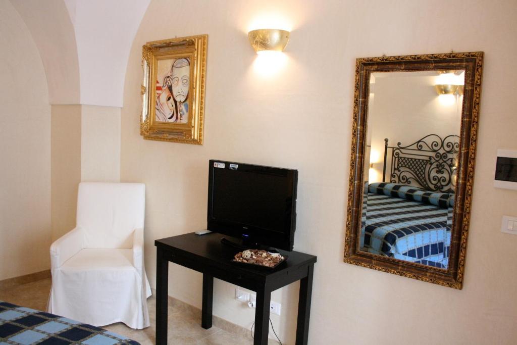 Dimora Storica "Casa Sicuro" Bed & Breakfast Martano Luaran gambar