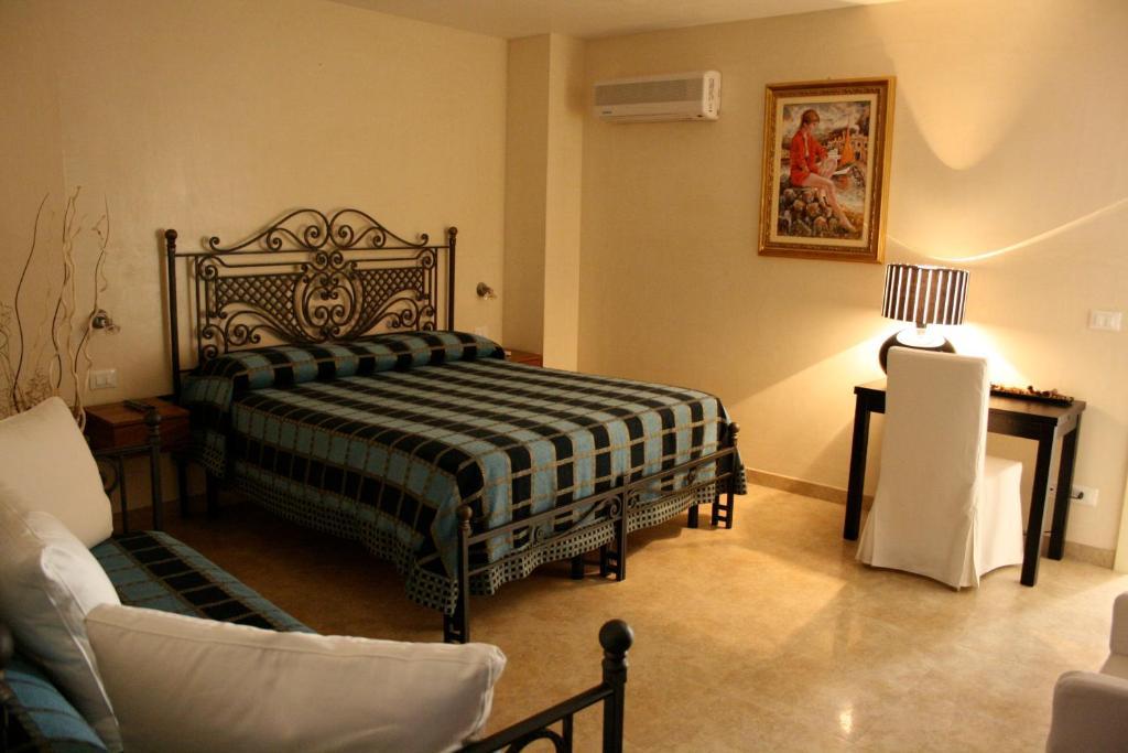 Dimora Storica "Casa Sicuro" Bed & Breakfast Martano Luaran gambar