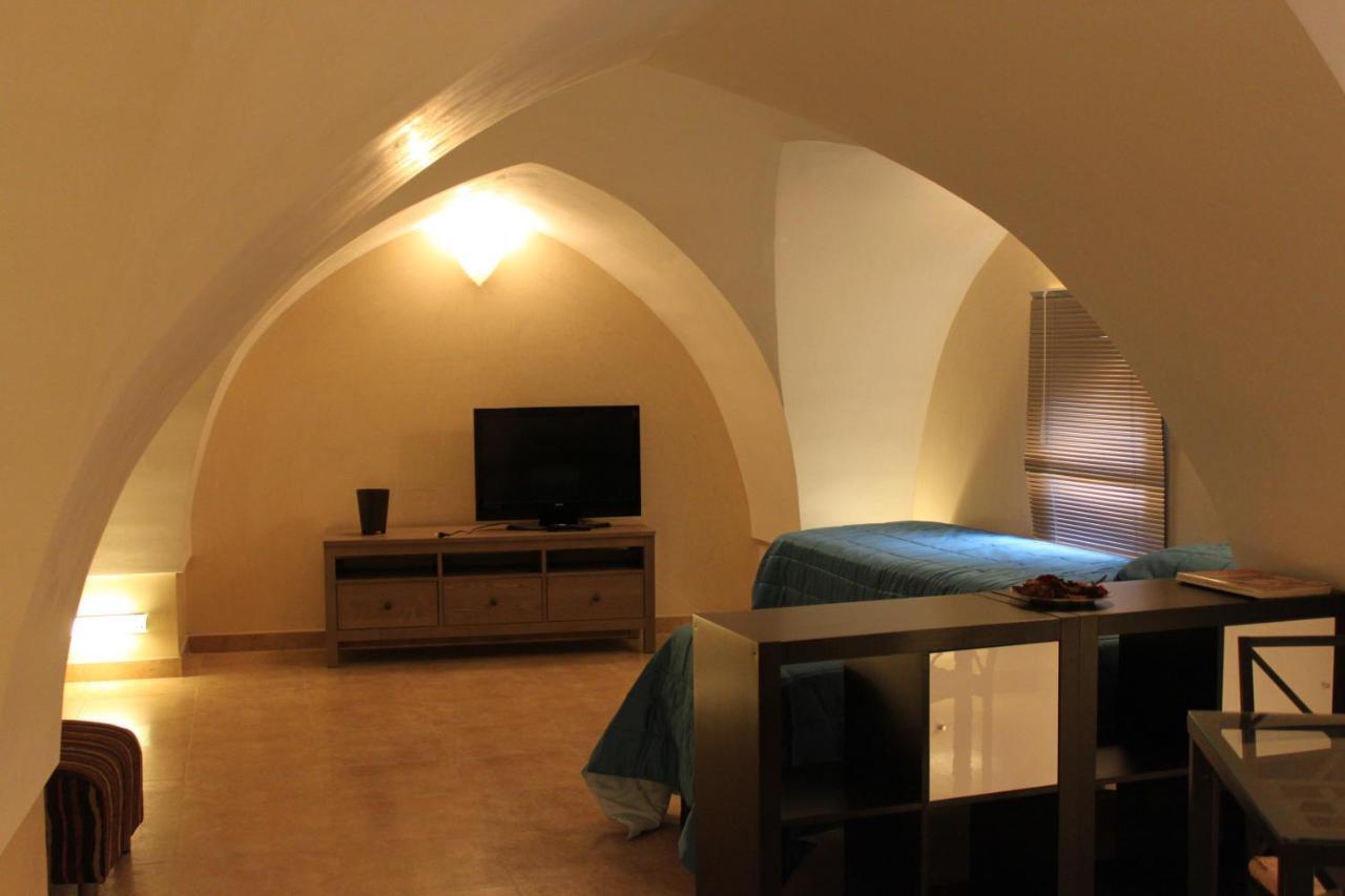 Dimora Storica "Casa Sicuro" Bed & Breakfast Martano Bilik gambar