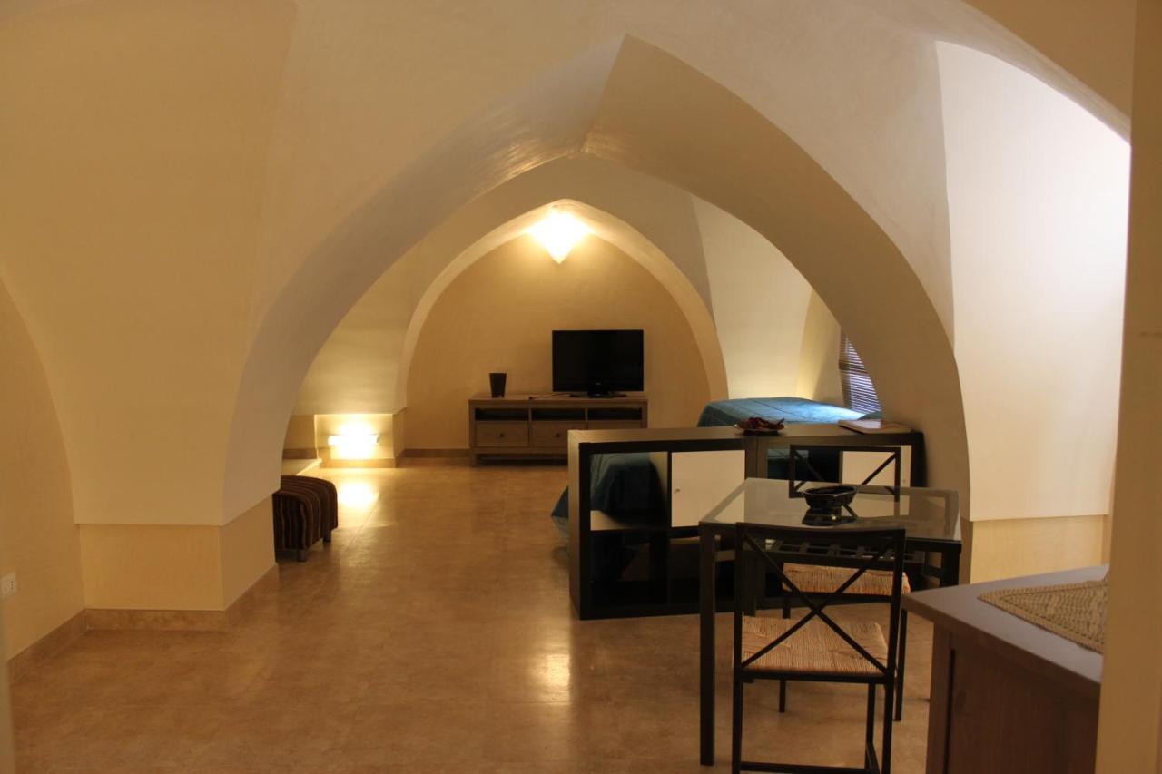 Dimora Storica "Casa Sicuro" Bed & Breakfast Martano Bilik gambar