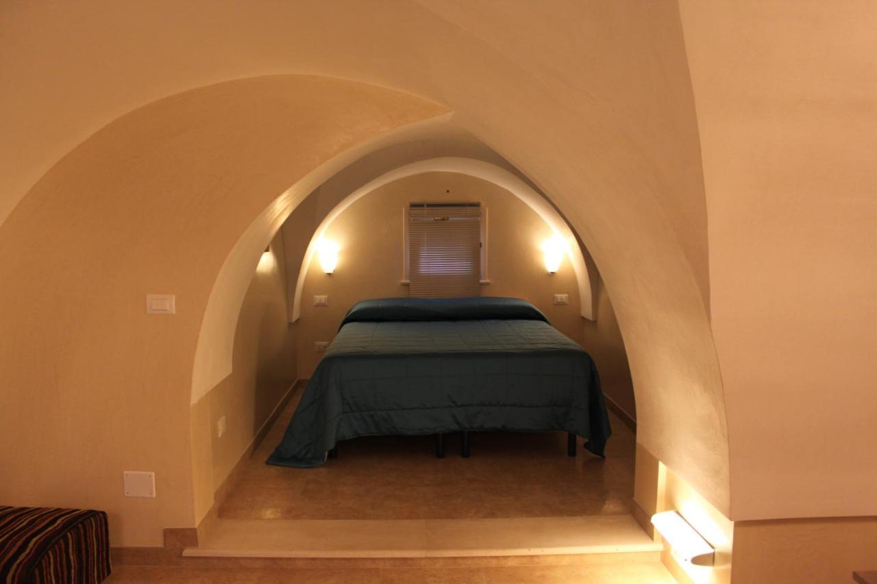 Dimora Storica "Casa Sicuro" Bed & Breakfast Martano Bilik gambar